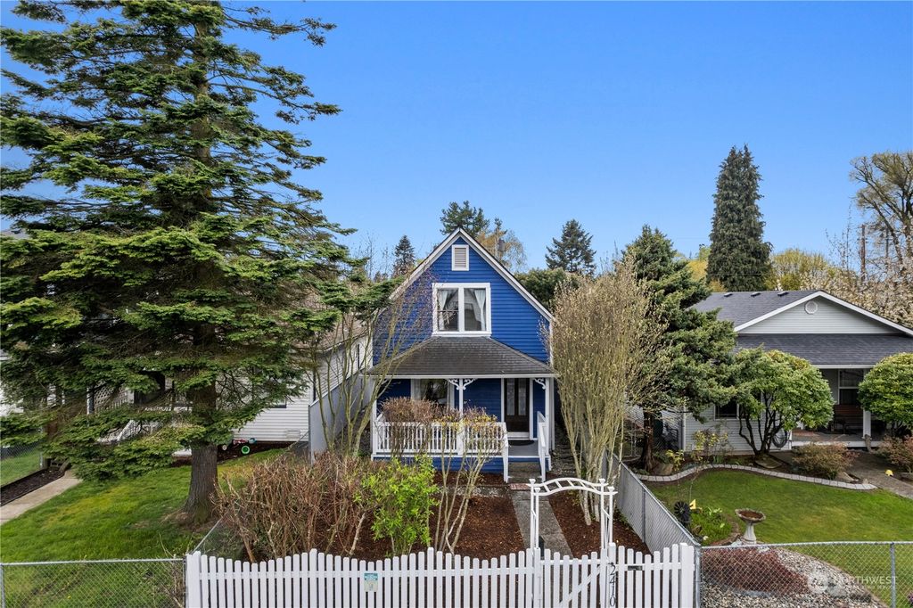 Photo of 2410 State Street, Everett, WA 98201 (MLS # 2221359)