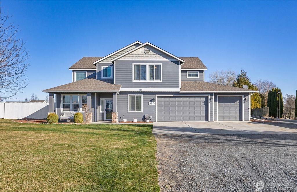Photo of 10212 NE Rd 5.9, Moses Lake, WA 98837 (MLS # 2490911)