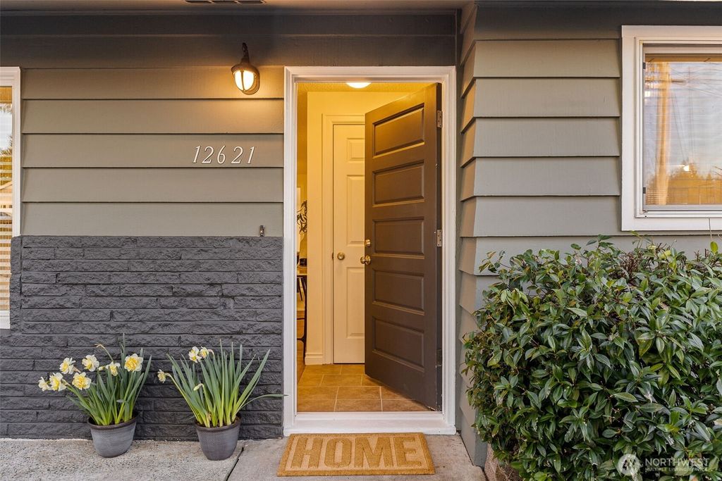 Photo of 12621 156th Avenue SE, Renton, WA 98059 (MLS # 2492991)