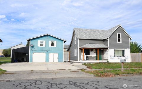 Photo of 136 First Street, Sumas, WA 98295 (MLS # 2444193)