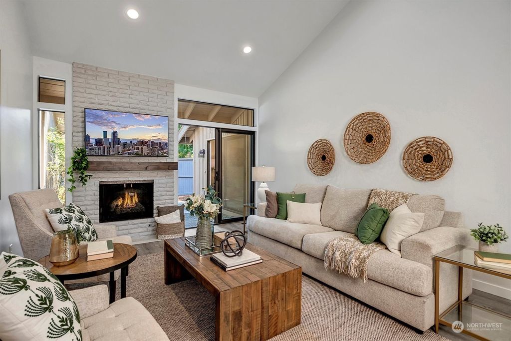 Photo of 112 141st Place NE, Bellevue, WA 98007 (MLS # 2306701)