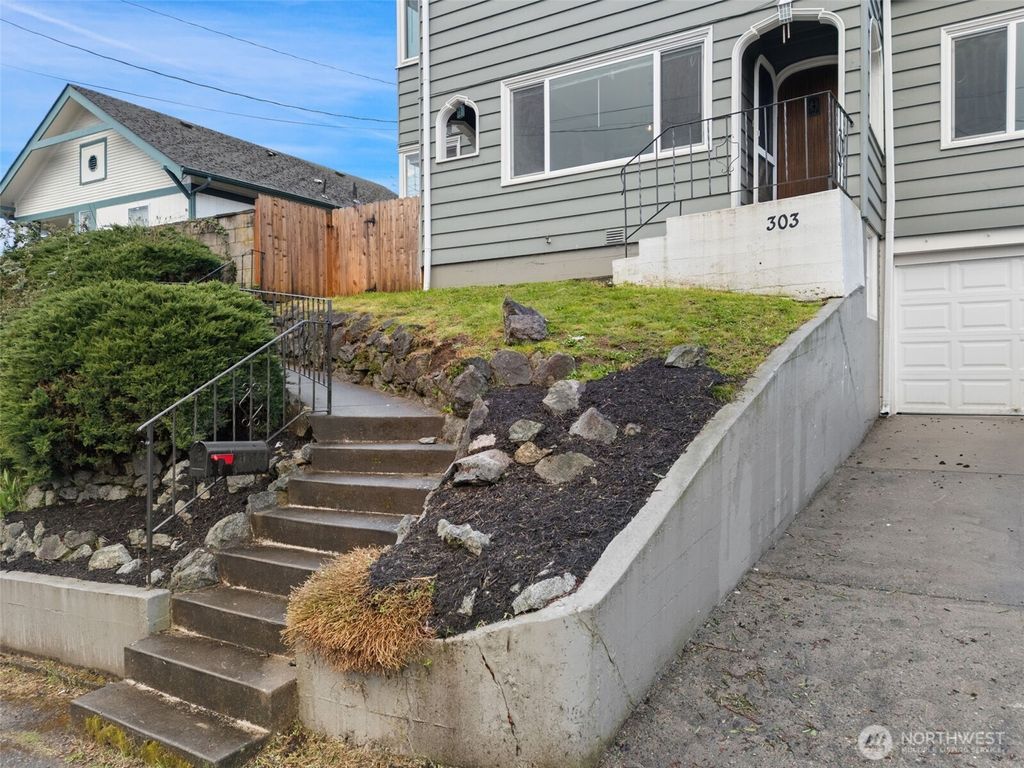 Photo of 303 S Lafayette Avenue, Bremerton, WA 98312 (MLS # 2501848)