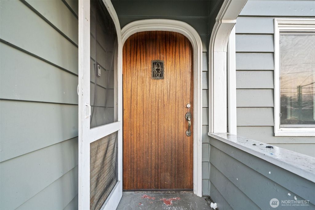 Photo of 303 S Lafayette Avenue, Bremerton, WA 98312 (MLS # 2501848)