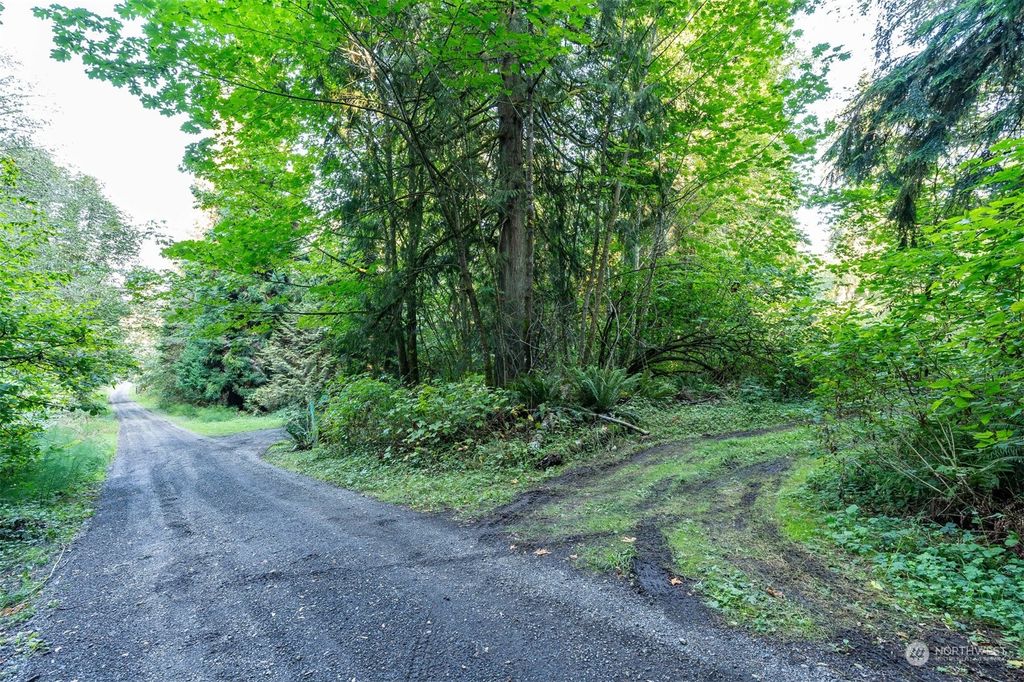 Photo of 14310 206th St SE St, Snohomish, WA 98296 (MLS # 2165570)