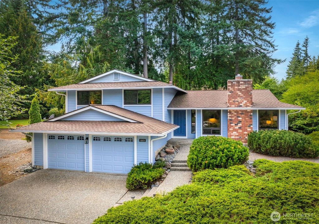 Photo of 10925 165th Place NE, Redmond, WA 98052 (MLS # 2423093)