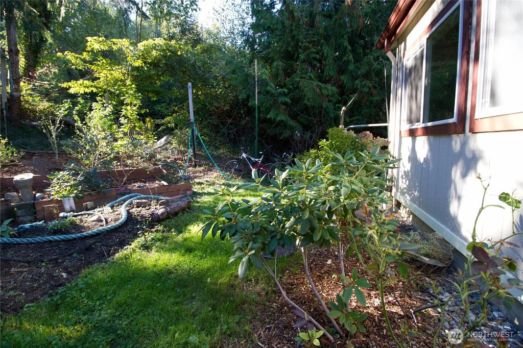 Photo of 25123 120th Avenue SW, Vashon, WA 98070 (MLS # 2467361)