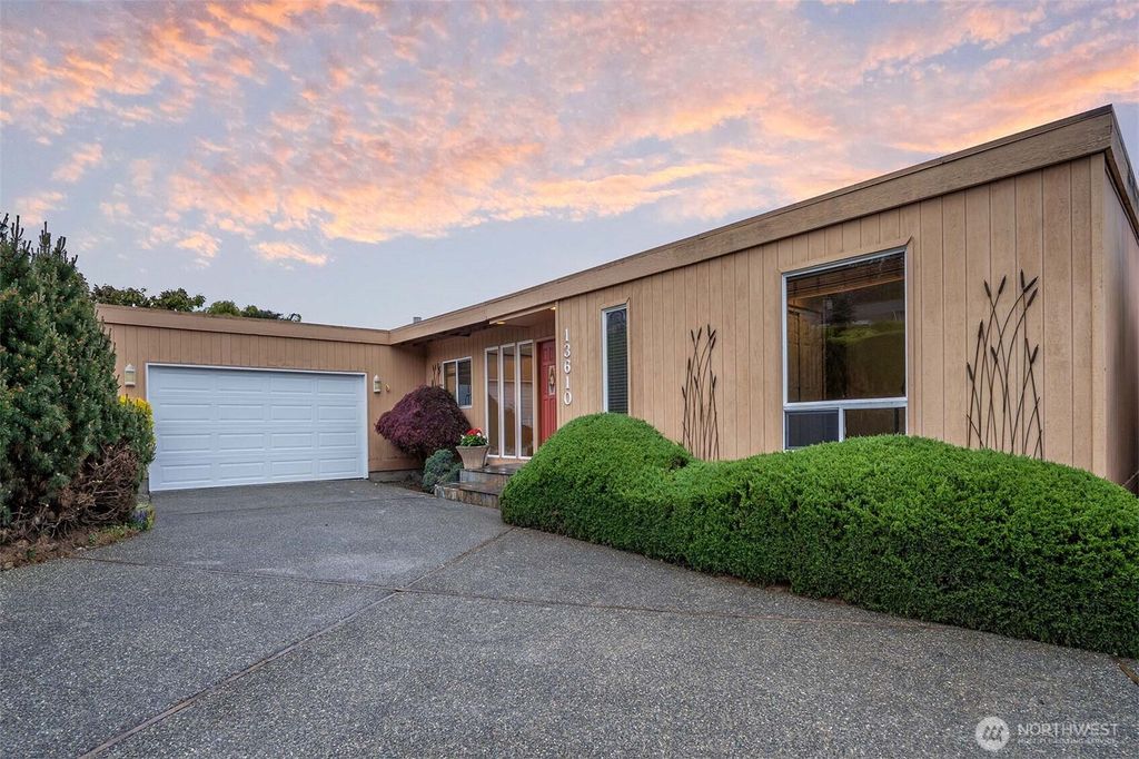 Photo of 13610 Somerset Lane SE, Bellevue, WA 98006 (MLS # 2371711)