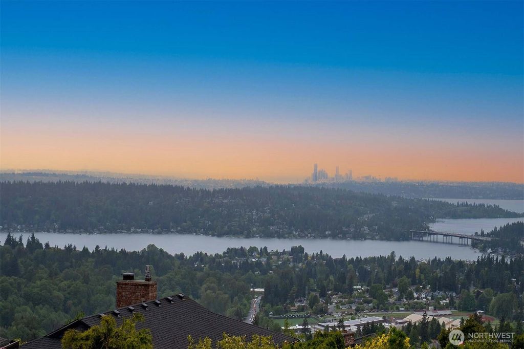 Photo of 13610 Somerset Lane SE, Bellevue, WA 98006 (MLS # 2371711)