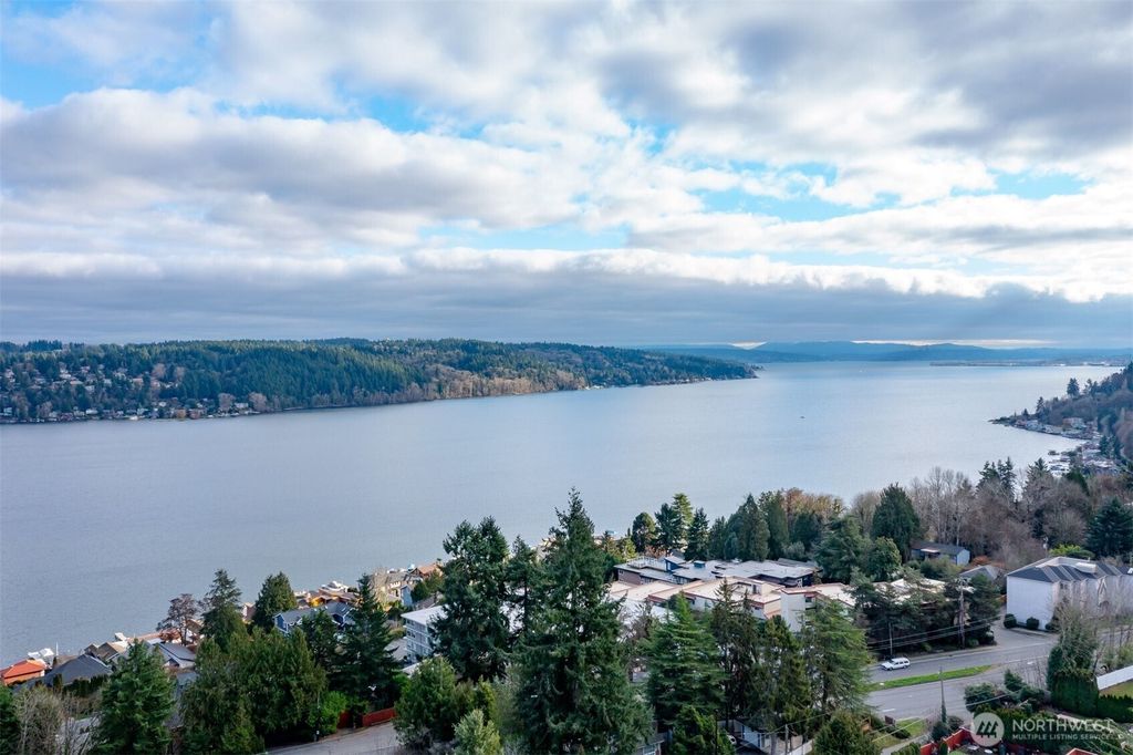 Photo of 15612 38th Avenue NE, Lake Forest Park, WA 98155 (MLS # 2487345)