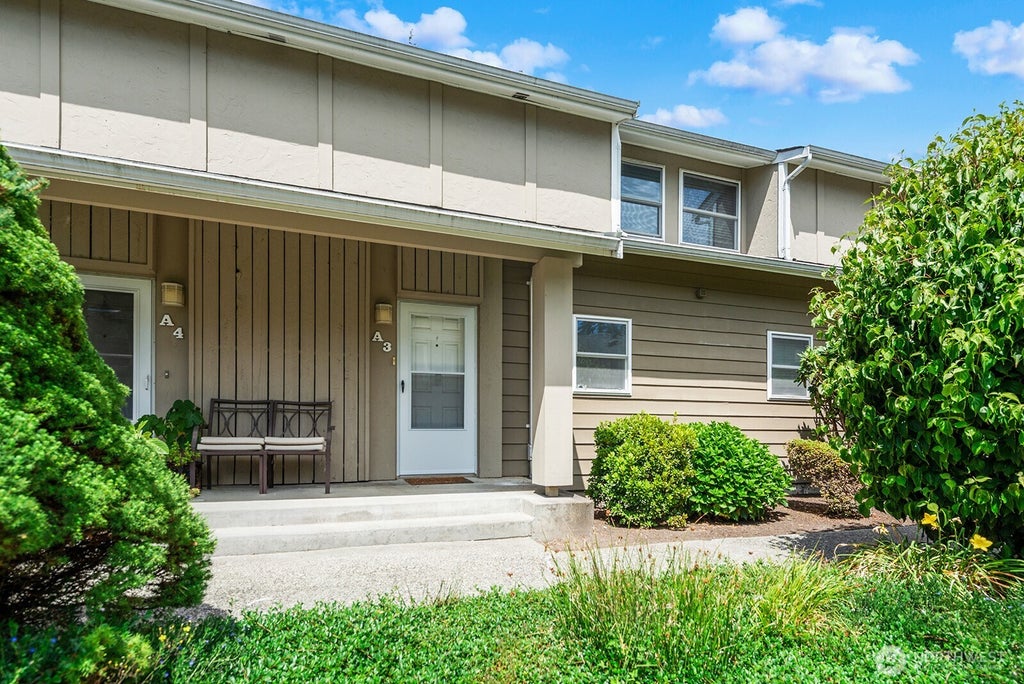 Photo of 18524 52nd Avenue W #A3, Lynnwood, WA 98037 (MLS # 2556961)