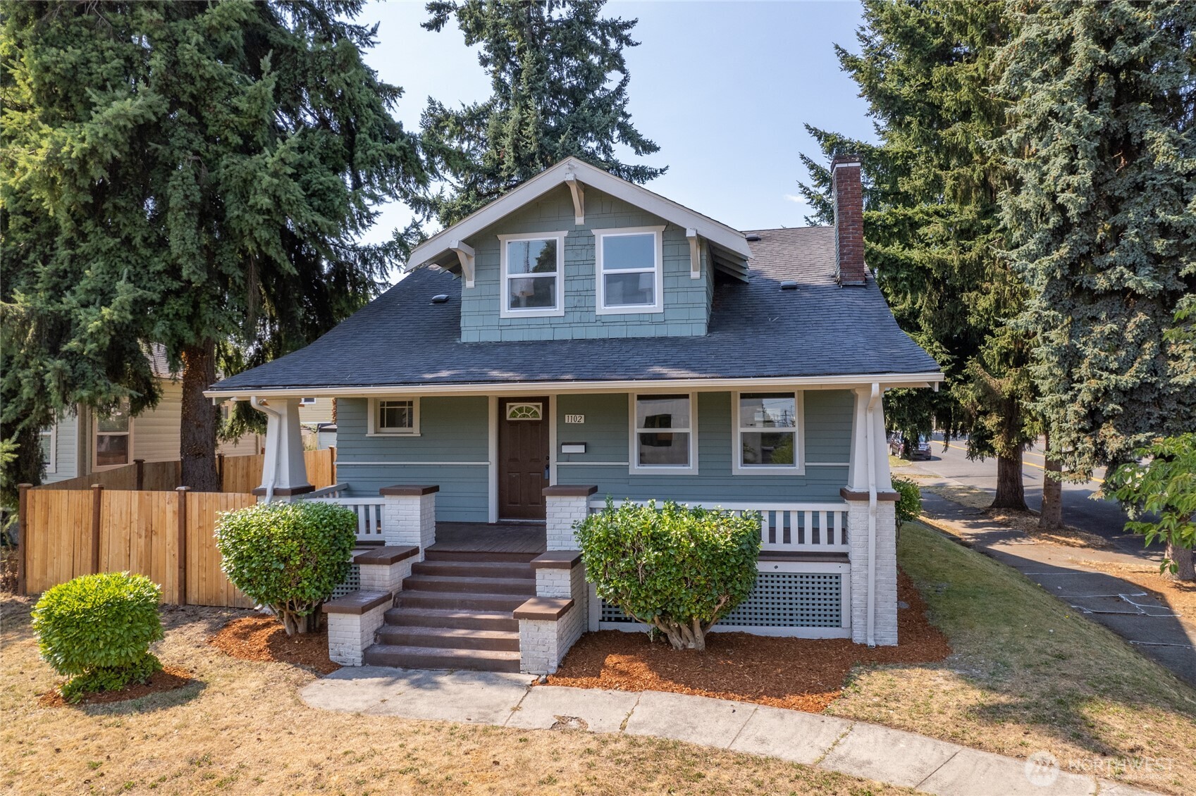 1102 S Ainsworth