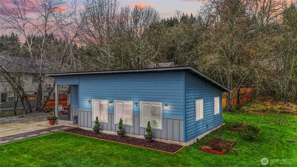 Photo of 810 SE Front St St, Winlock, WA 98596 (MLS # 2459731)