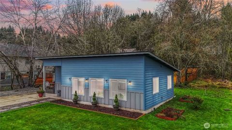 Photo of 810 SE Front St St, Winlock, WA 98596 (MLS # 2459731)