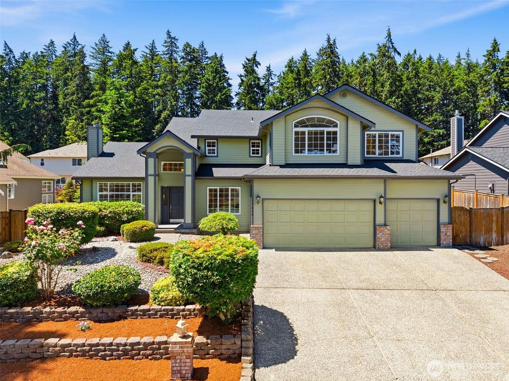 Photo of 17430 57th Avenue W, Lynnwood, WA 98037 (MLS # 2541776)