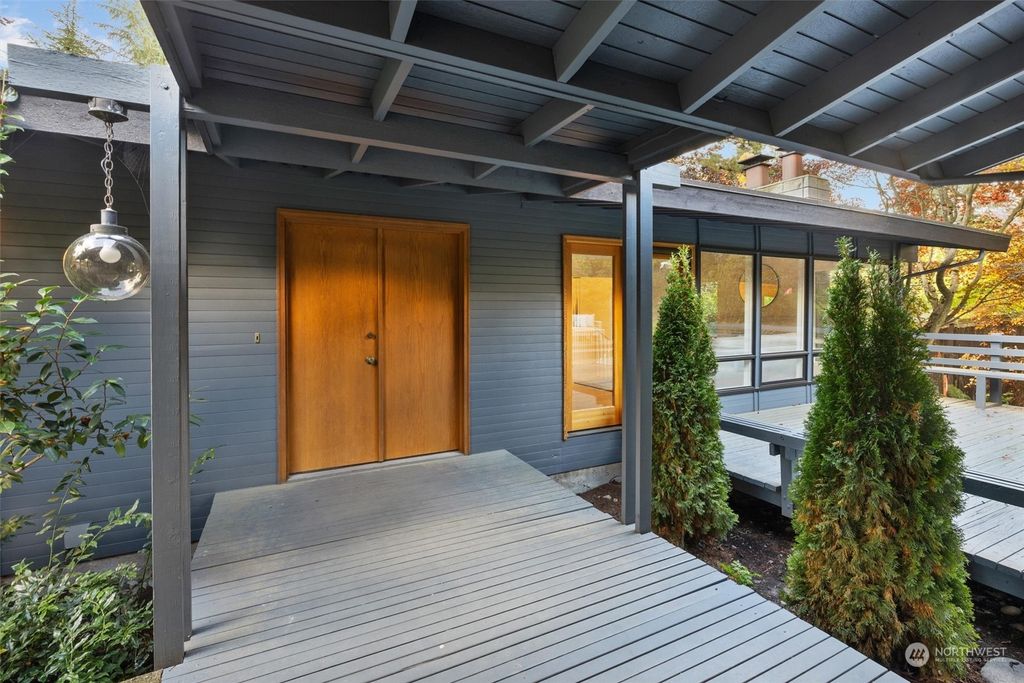 Photo of 7919 NE 26th Street, Medina, WA 98039 (MLS # 2275986)