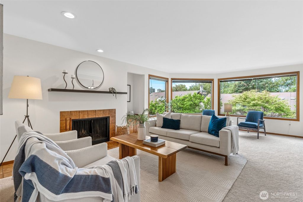 Photo of 2620 4th Avenue N #603, Seattle, WA 98109 (MLS # 2423552)