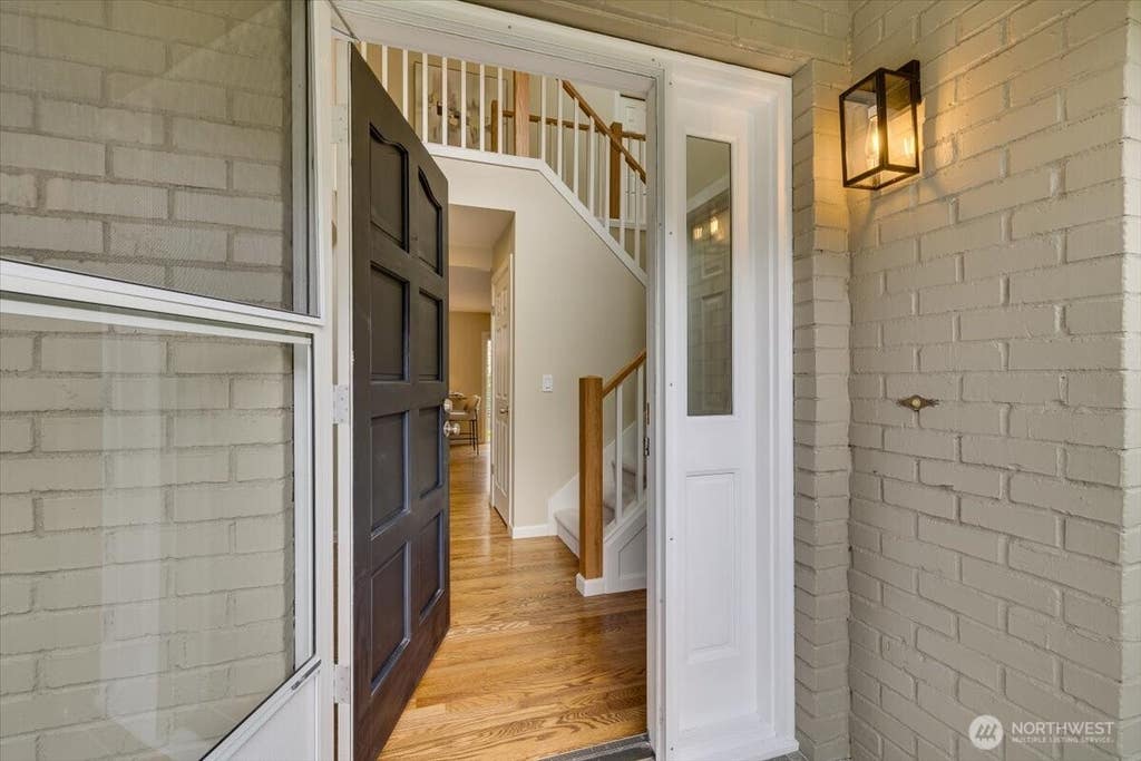 Photo of 6041 118th Avenue SE, Bellevue, WA 98006 (MLS # 2525484)