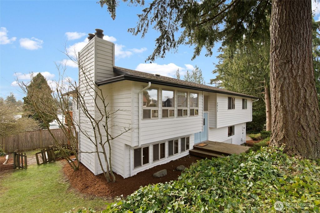 Photo of 3912 Serene Way, Lynnwood, WA 98087 (MLS # 2346077)