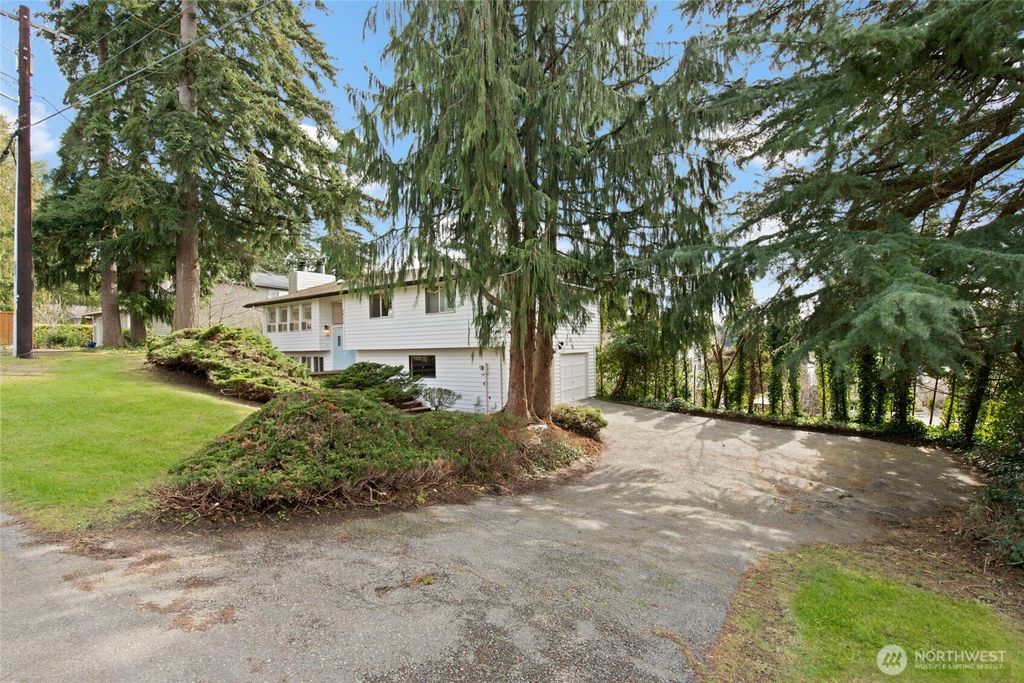 Photo of 3912 Serene Way, Lynnwood, WA 98087 (MLS # 2346077)