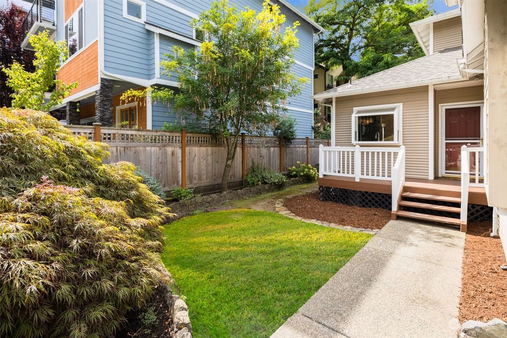 Photo of 845 4th Avenue NW #845, Issaquah, WA 98027 (MLS # 2150552)