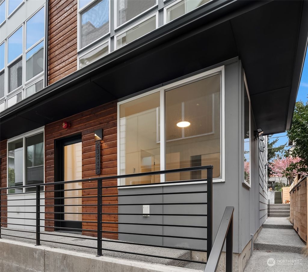 Photo of 2344 C Franklin Avenue E, Seattle, WA 98102 (MLS # 2248083)