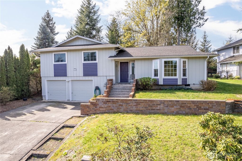 Photo of 240 St. James Place, Longview, WA 98632 (MLS # 2494240)