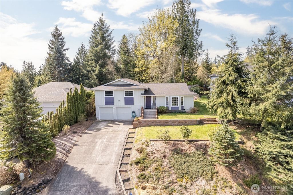 Photo of 240 St. James Place, Longview, WA 98632 (MLS # 2494240)