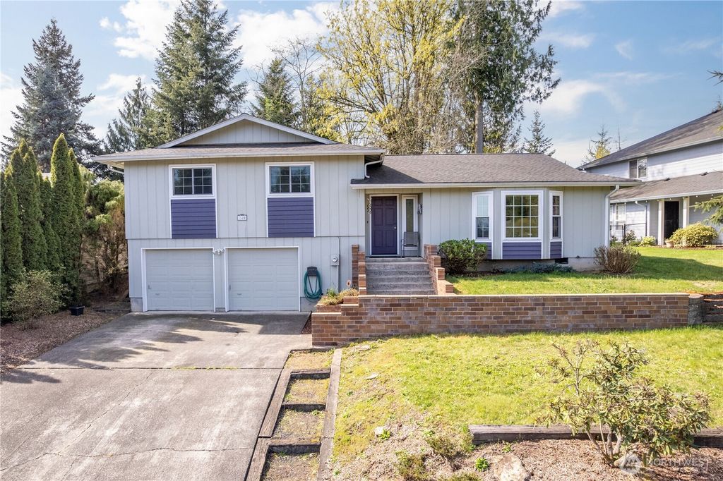 Photo of 240 St. James Place, Longview, WA 98632 (MLS # 2494240)