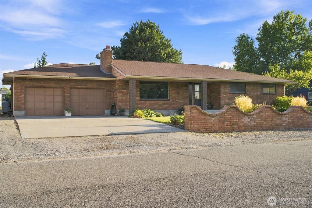 Photo of 4605 W 12th Avenue, Kennewick, WA 99338 (MLS # 2575068)