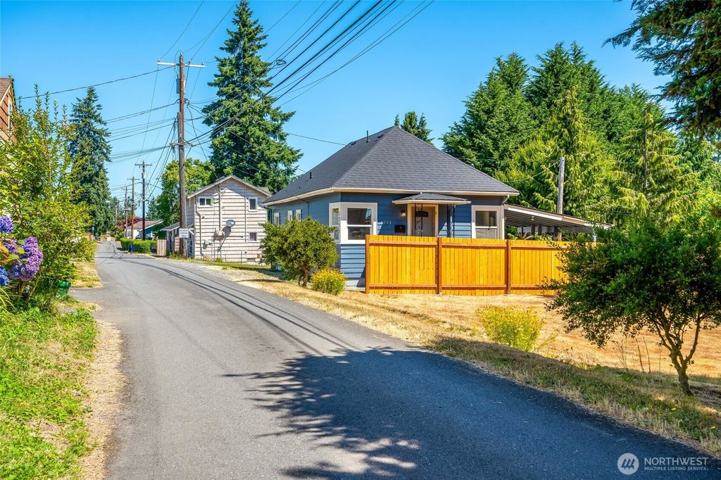 Photo of 1711 12th Street #A, Everett, WA 98201 (MLS # 2439719)