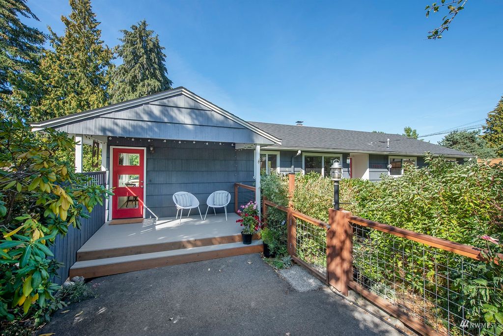 Photo of 11803 19th Avenue SW, Burien, WA 98146 (MLS # 1993475)