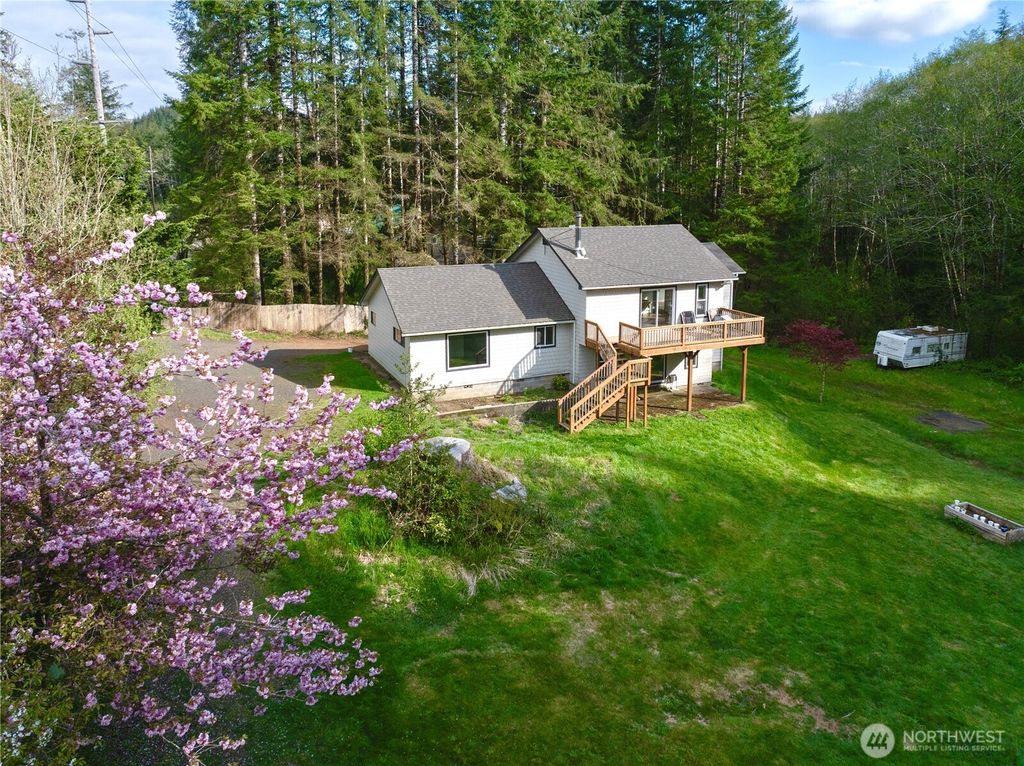 Photo of 219 Ocean Beach Road, Hoquiam, WA 98550 (MLS # 2515802)