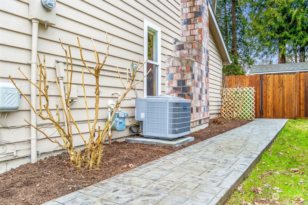listing image 9366279279623439564