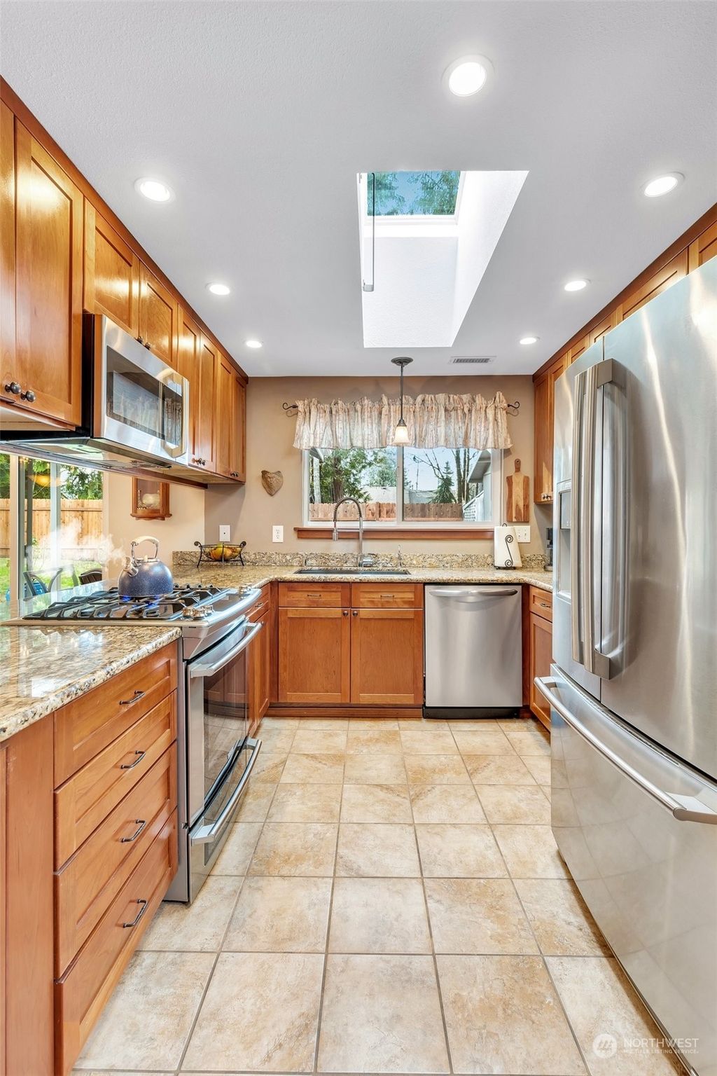 listing image 9366903033599602580