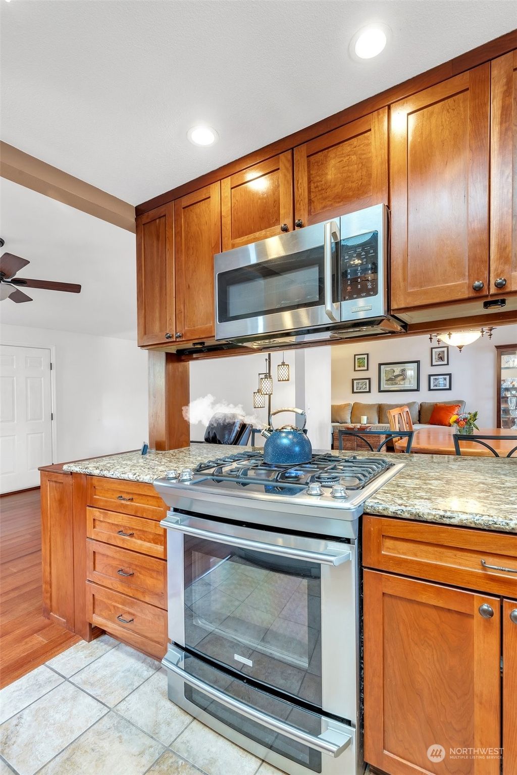 listing image 9367466122610399878