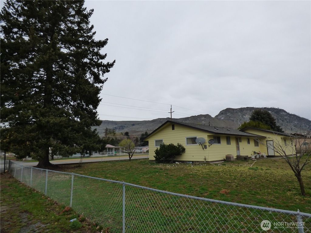 Photo of 212 7th Street S, Brewster, WA 98812 (MLS # 2502189)