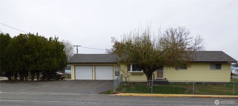 Photo of 212 7th Street S, Brewster, WA 98812 (MLS # 2502189)