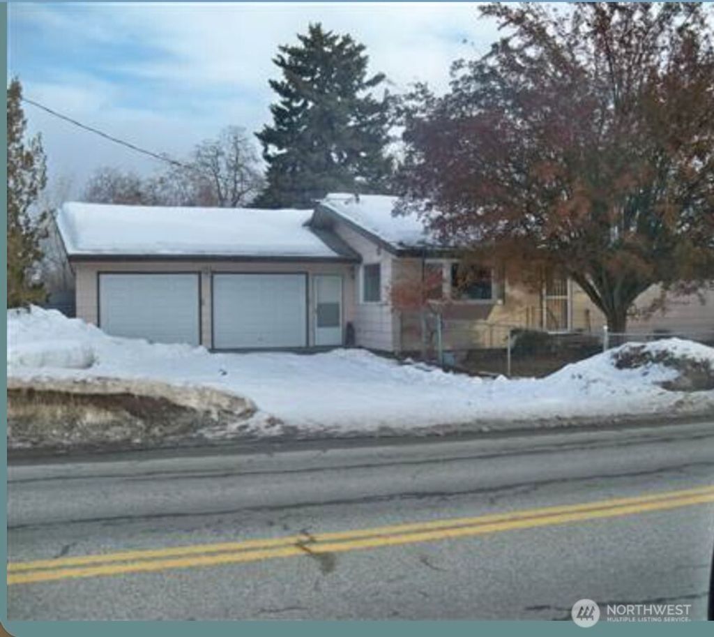 Photo of 212 7th Street S, Brewster, WA 98812 (MLS # 2502189)