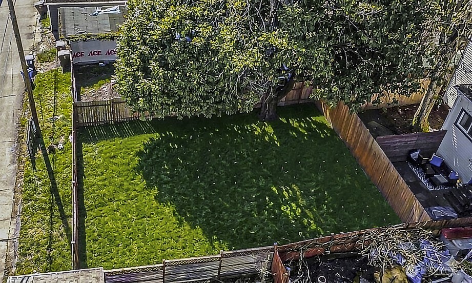 909 S Ainsworth Avenue