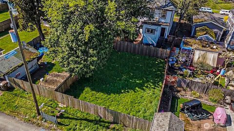Photo of 909 S Ainsworth Avenue, Tacoma, WA 98405 (MLS # 2498189)