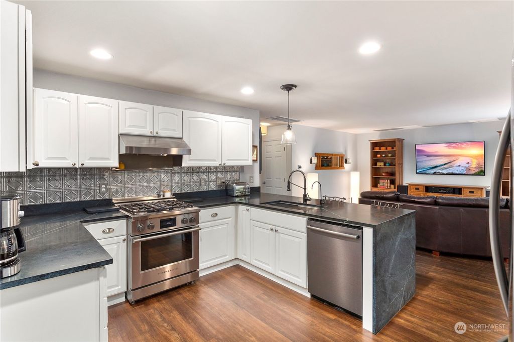 Photo of 34511 SE Steller Way, Snoqualmie, WA 98065 (MLS # 2073856)