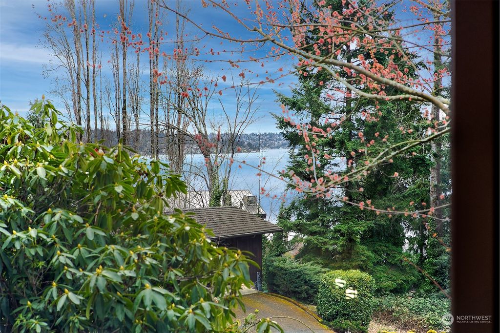 Photo of 4148 Boulevard Place, Mercer Island, WA 98040 (MLS # 2059673)