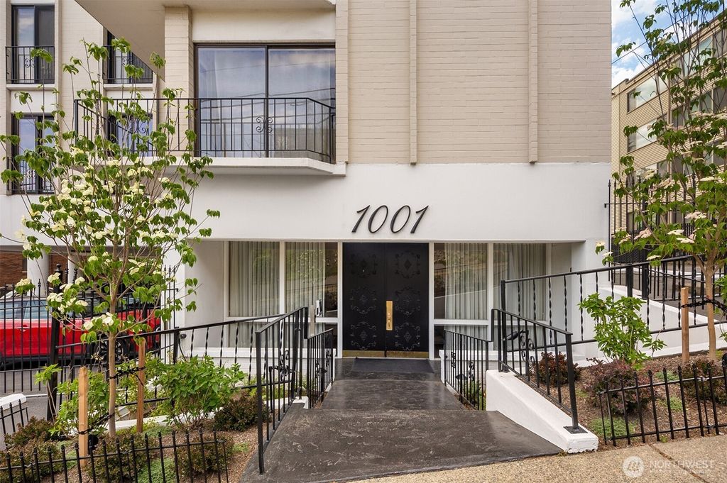 Photo of 1001 Queen Anne Avenue N #303, Seattle, WA 98109 (MLS # 2521754)