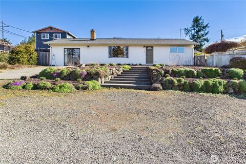 Photo of 612 Redwood Street, Port Townsend, WA 98368 (MLS # 2482850)