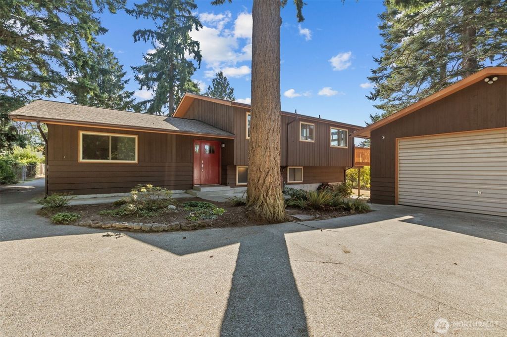 Photo of 1644 S 260th Street, Des Moines, WA 98198 (MLS # 2433963)