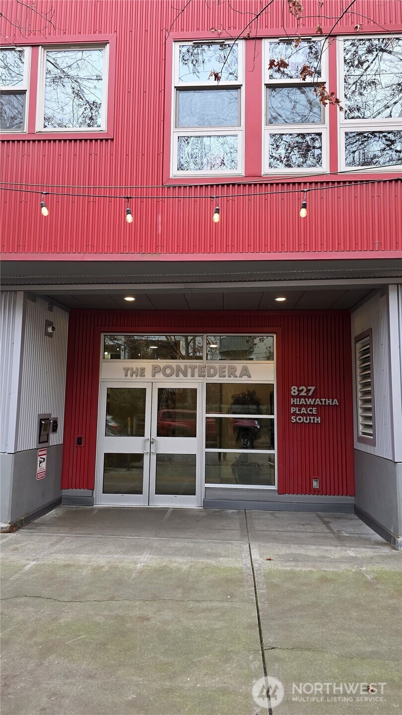 827 Hiawatha Place S 817