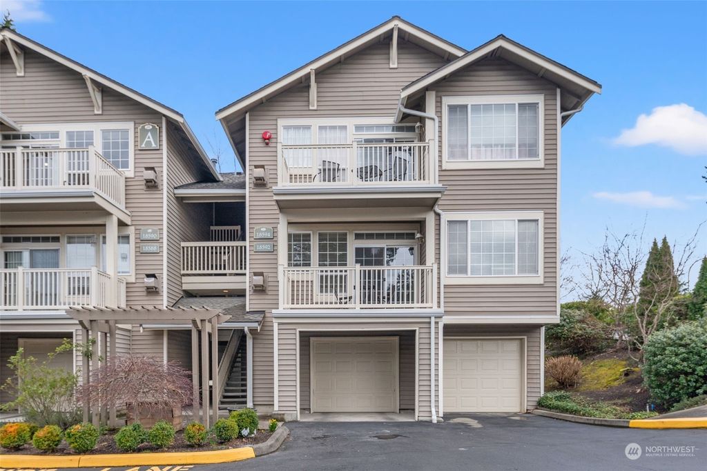 Photo of 18592 NE 57th Wy Way, Redmond, WA 98052 (MLS # 2209257)