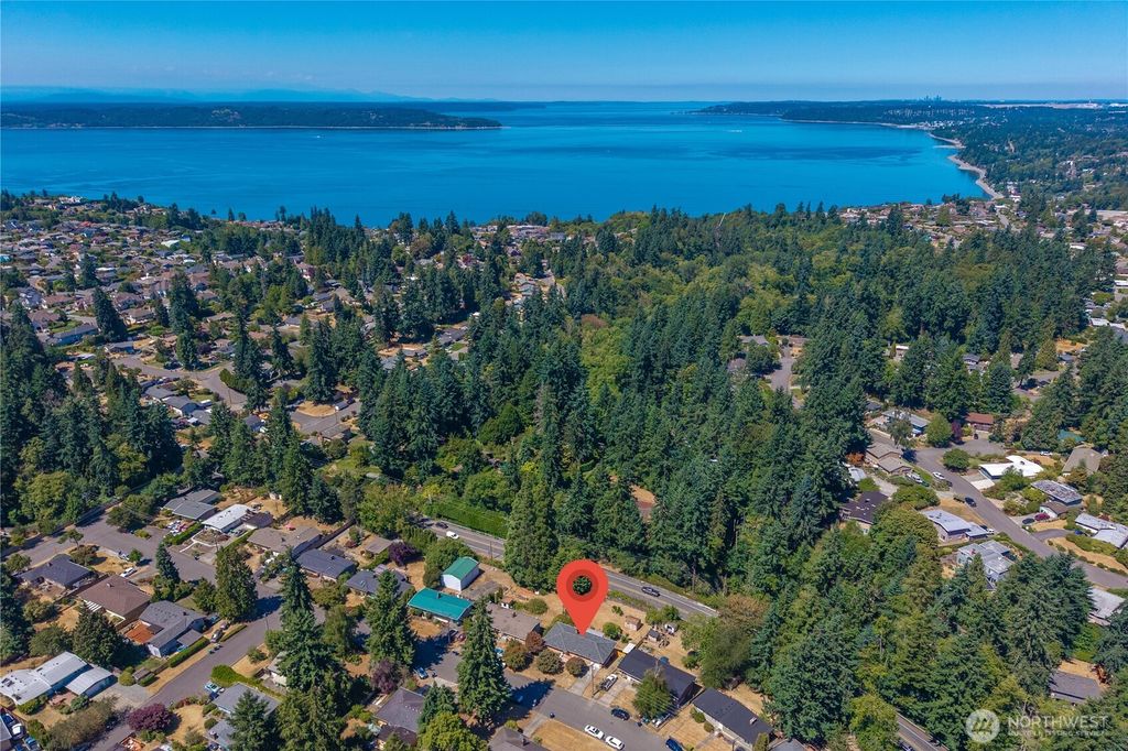 Photo of 528 S 302nd St, Federal Way, WA 98003 (MLS # 2411411)