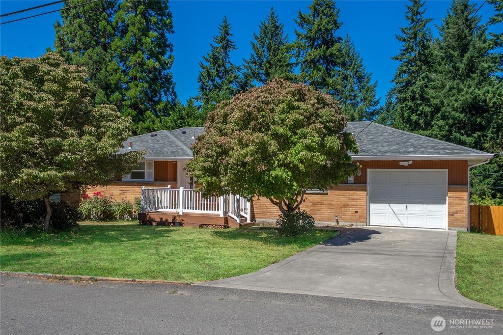 Photo of 528 S 302nd St, Federal Way, WA 98003 (MLS # 2411411)