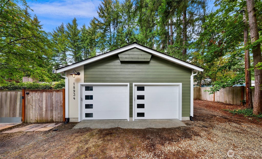 Photo of 18934 Forest Park Drive NE, Lake Forest Park, WA 98155 (MLS # 2583125)